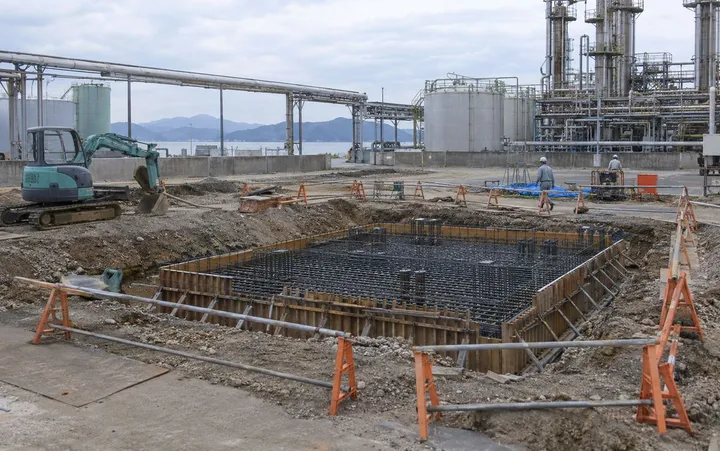 工場の構内 機械基礎（施工中）